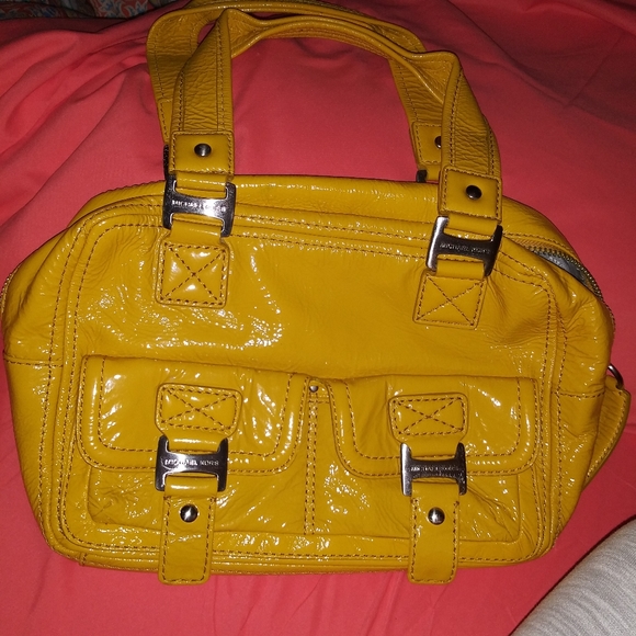 Michael Kors Handbags - Michael Kors leather bag